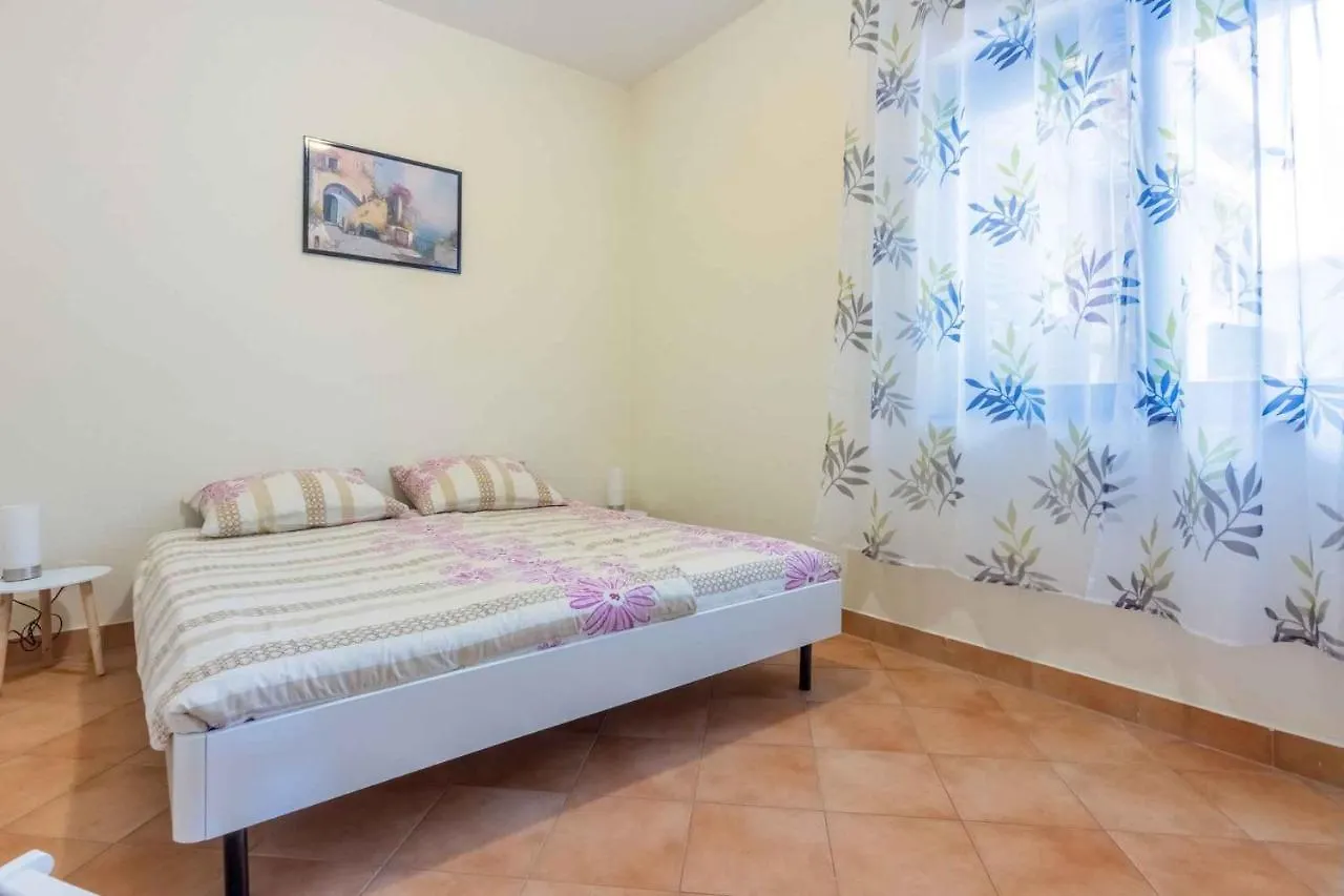 Apartment In Crikvenica 39089